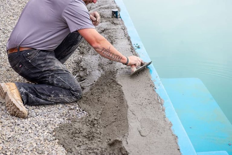 installing a fiberglass pool