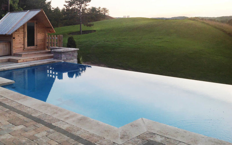 installing fiberglass pool
