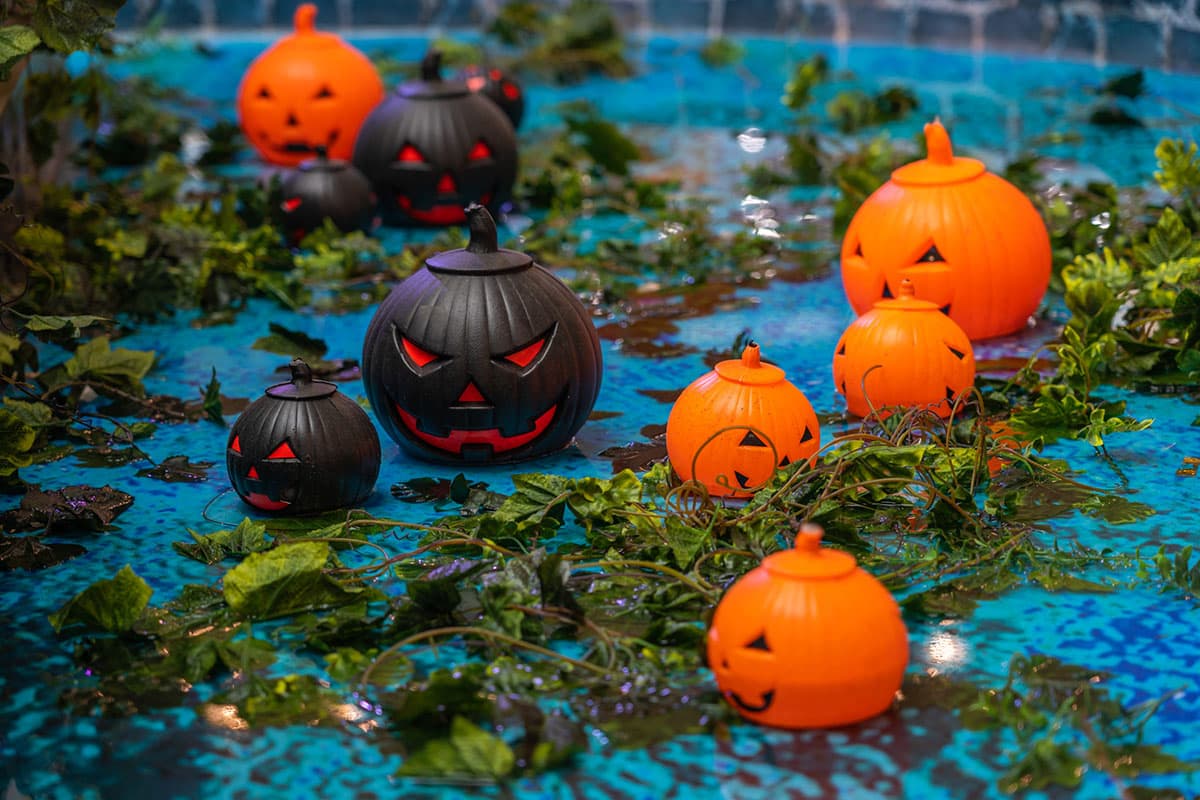 Halloween swimming pool party decorating idea