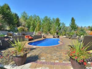 021623-LPBlogGarden-2 Garden design ideas for fiberglass pools