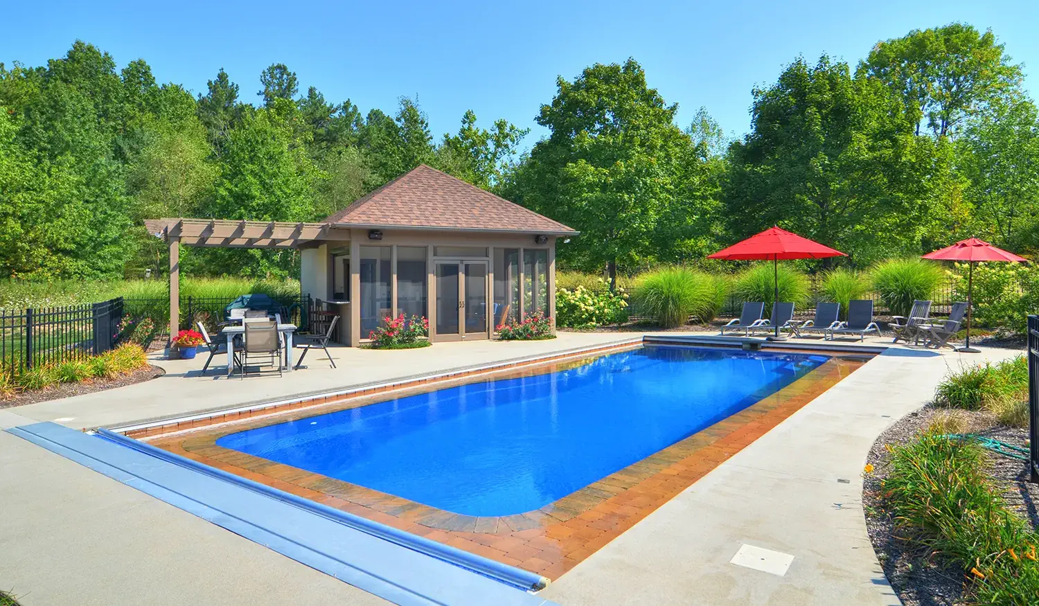 5 Reasons Why a Fiberglass Backyard Pool is Better than a Beach Vacation