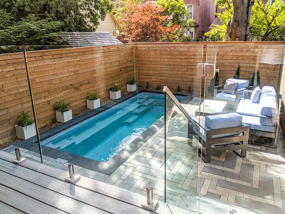 Discover the perfect fiberglass swimming pool solution for a compact backyard 