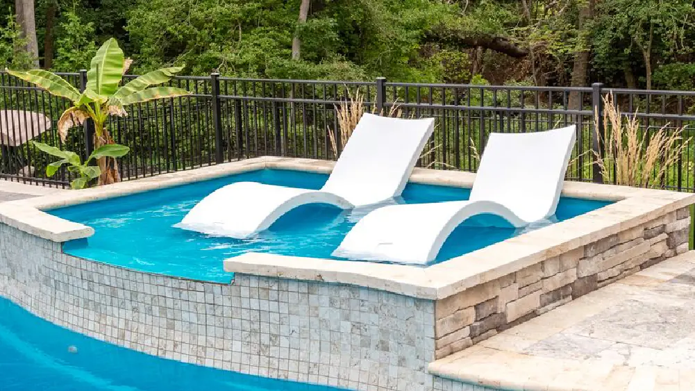 Custom Features for Modern Rectangle Swimming Pools