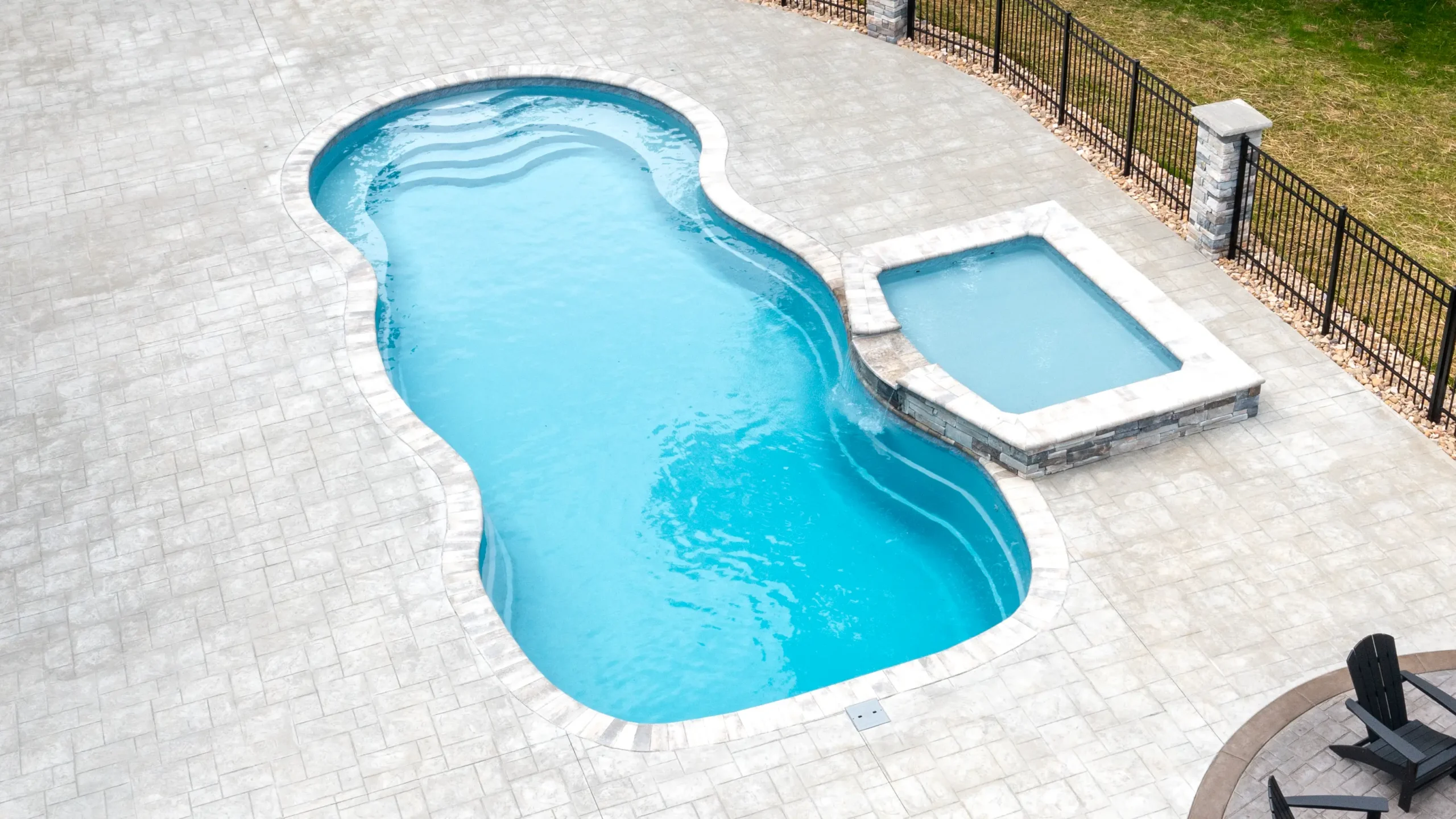 Leisure Pools 40' Caribbean in Sliver Grey with tanning ledge enhancement.