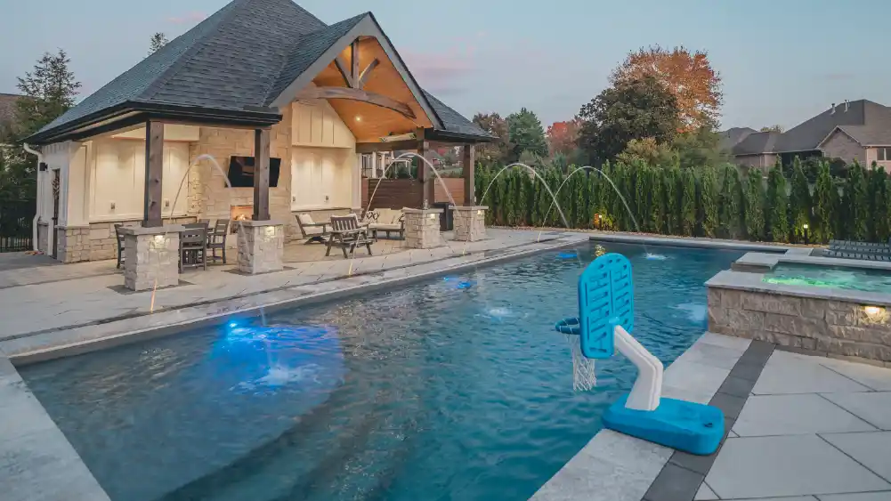 The Wave™ 40: A Loys Pools backyard pool installation