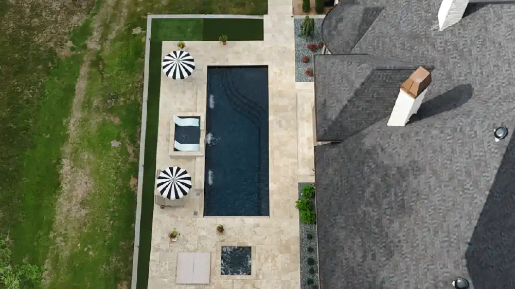 Premium pool features :spa, tanning ledge and bubblers