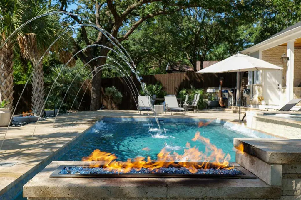 Leisure-DFW-Fiberglass-Pool-Builder-Fire-Bowl
