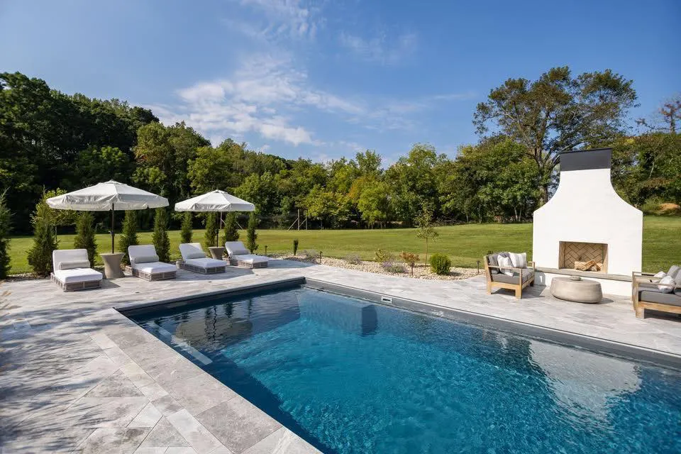 Leisure-Pools-Waco-Texas-Fiberglass-Pool Luxurious rectangle fiberglass pool, installed by Leisure Pools Waco