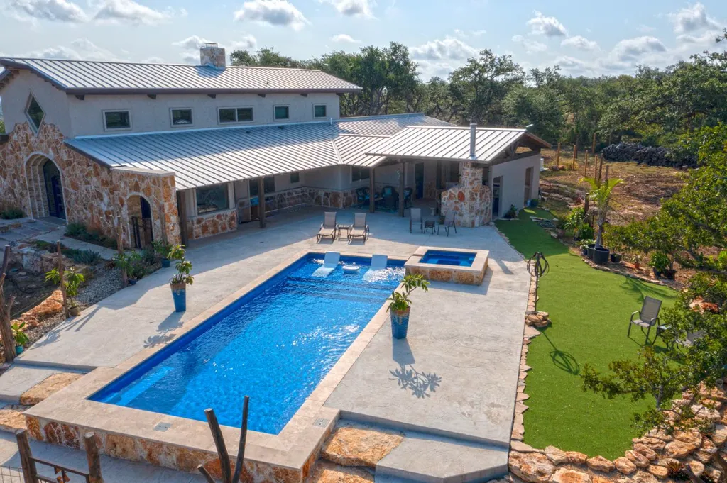 Leisure-Pools-Waco-Texas-Pinnacle40-Sapphire-Photo-Gallery-3