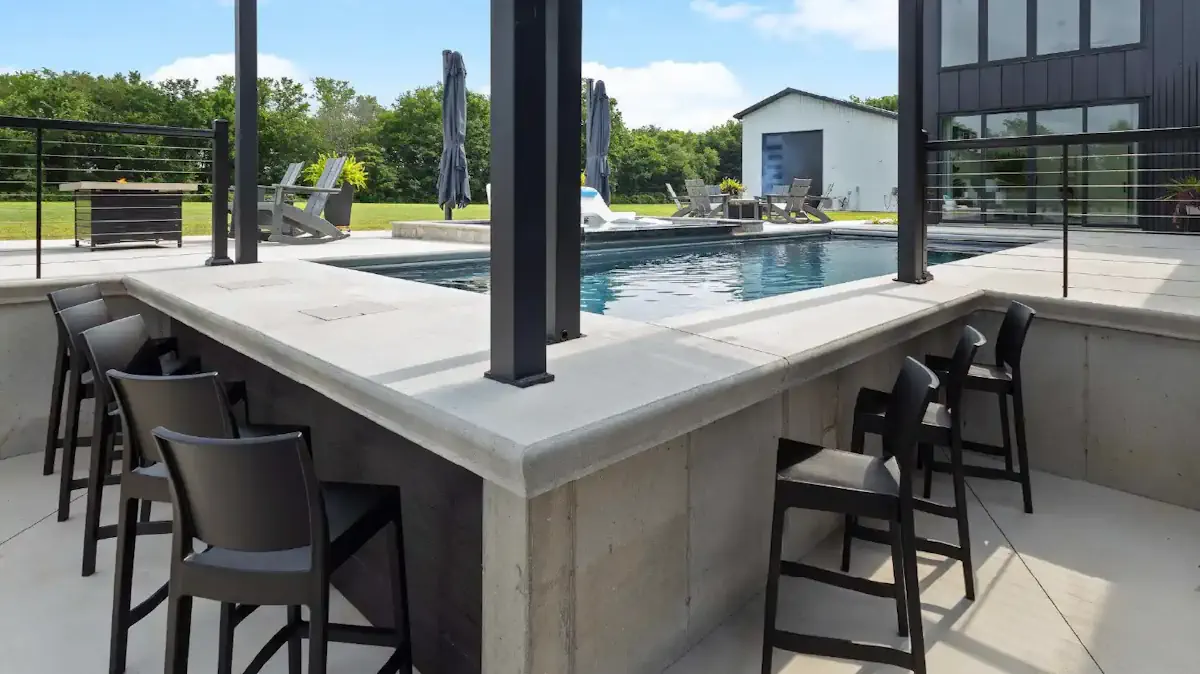 The Elite 30 backyard pool in Graphite Grey