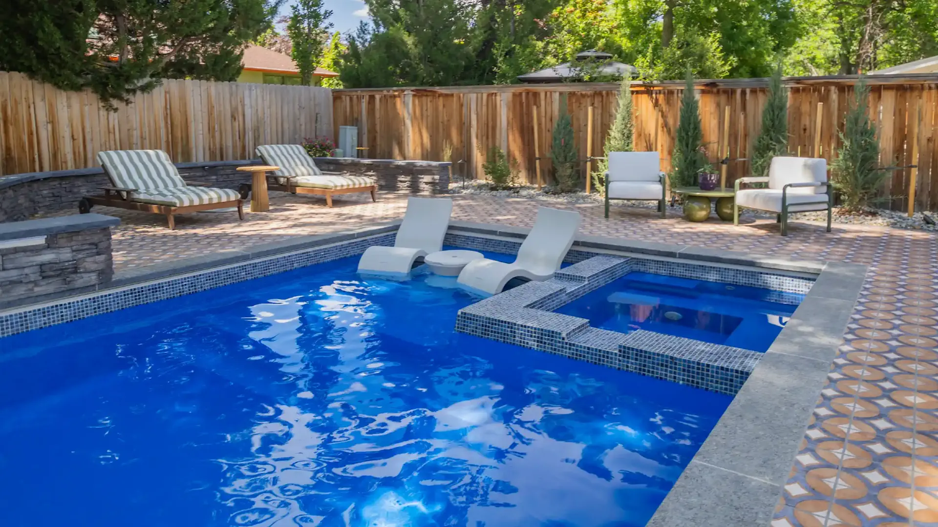What Is the Best Type of Swimming Pool for My Home?