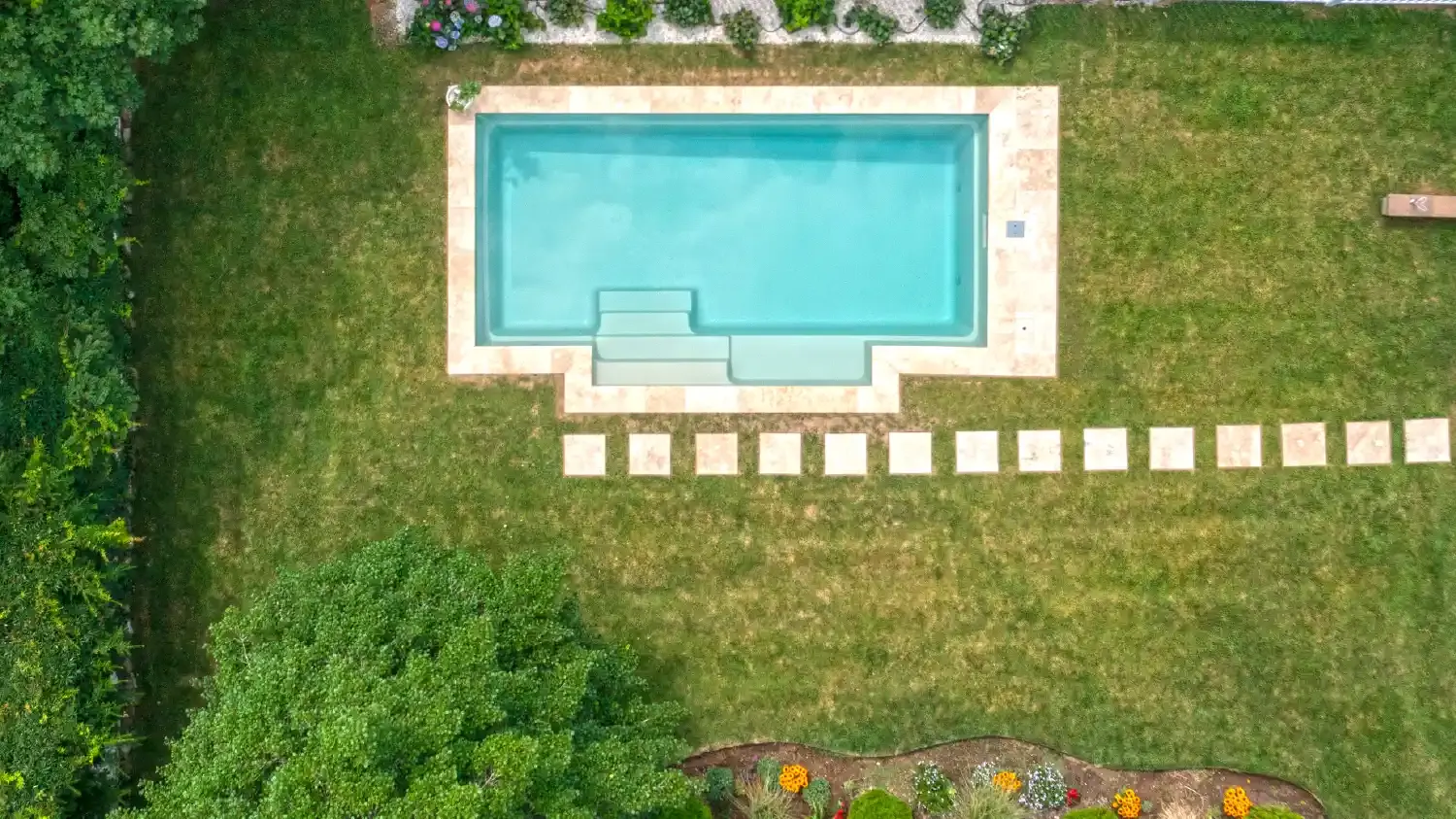 Discover the perfect fiberglass swimming pool solution for a compact backyard