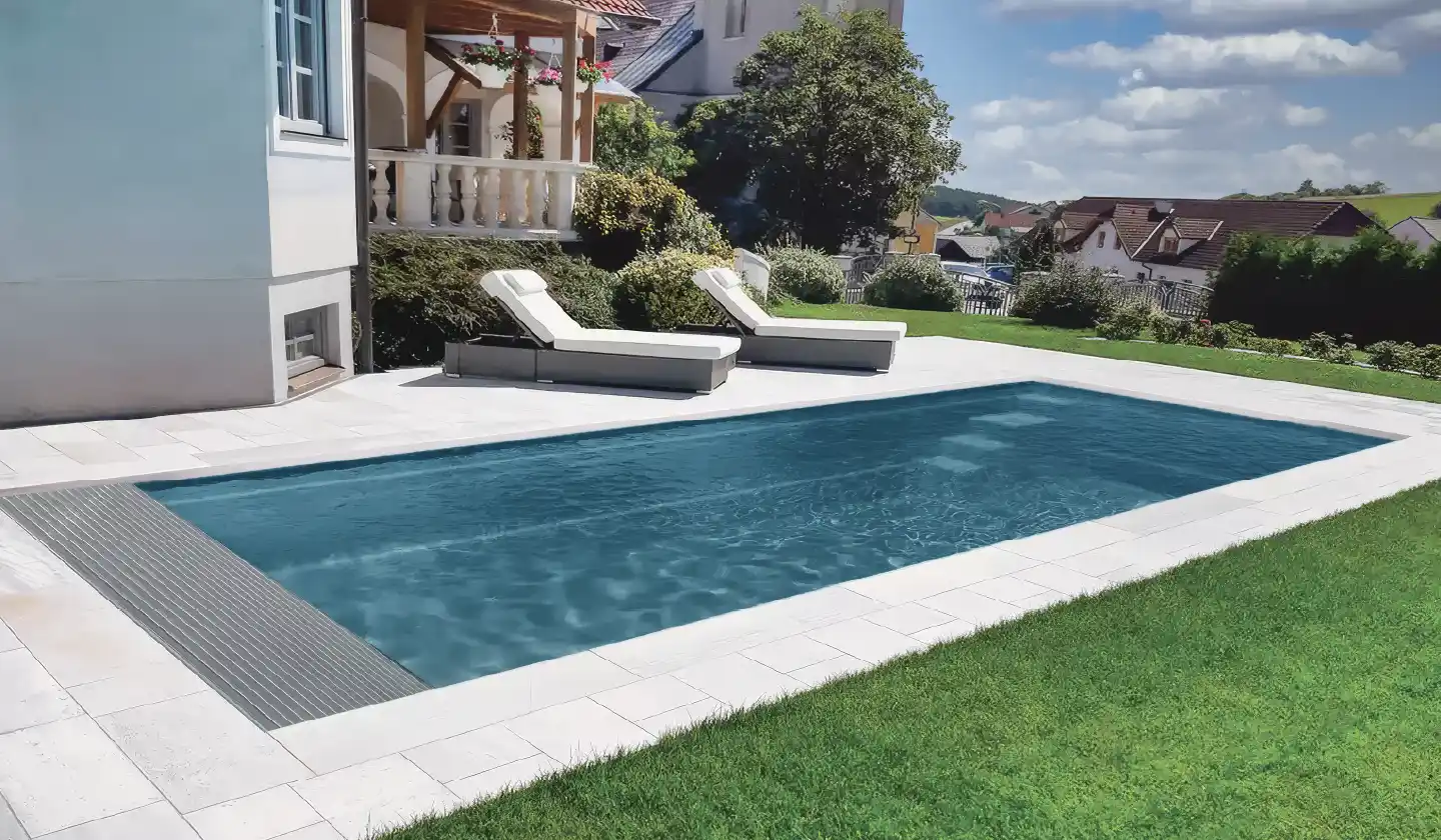 The Encore with Cover pool in Ebony Blue