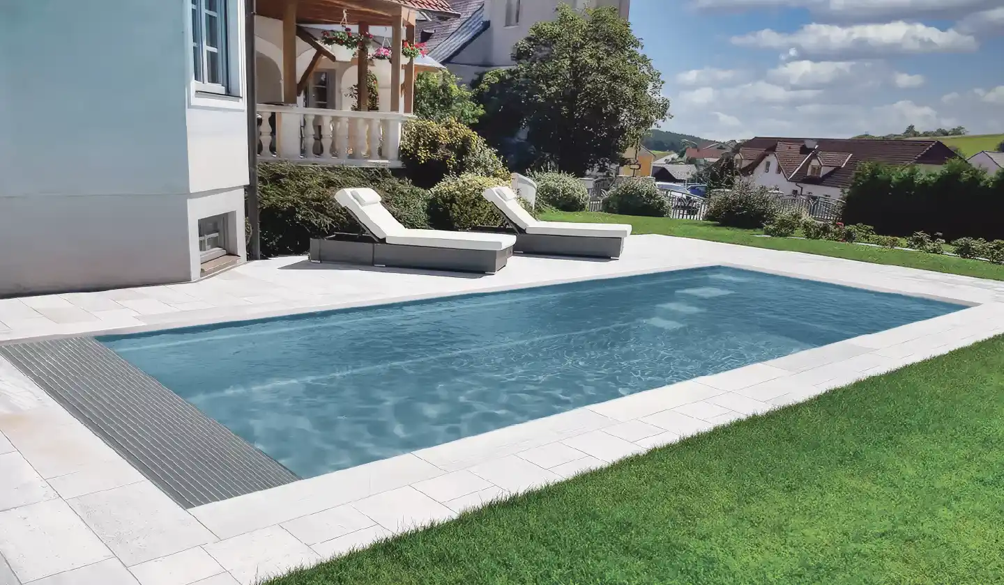 The Encore with Cover pool in Graphite Grey