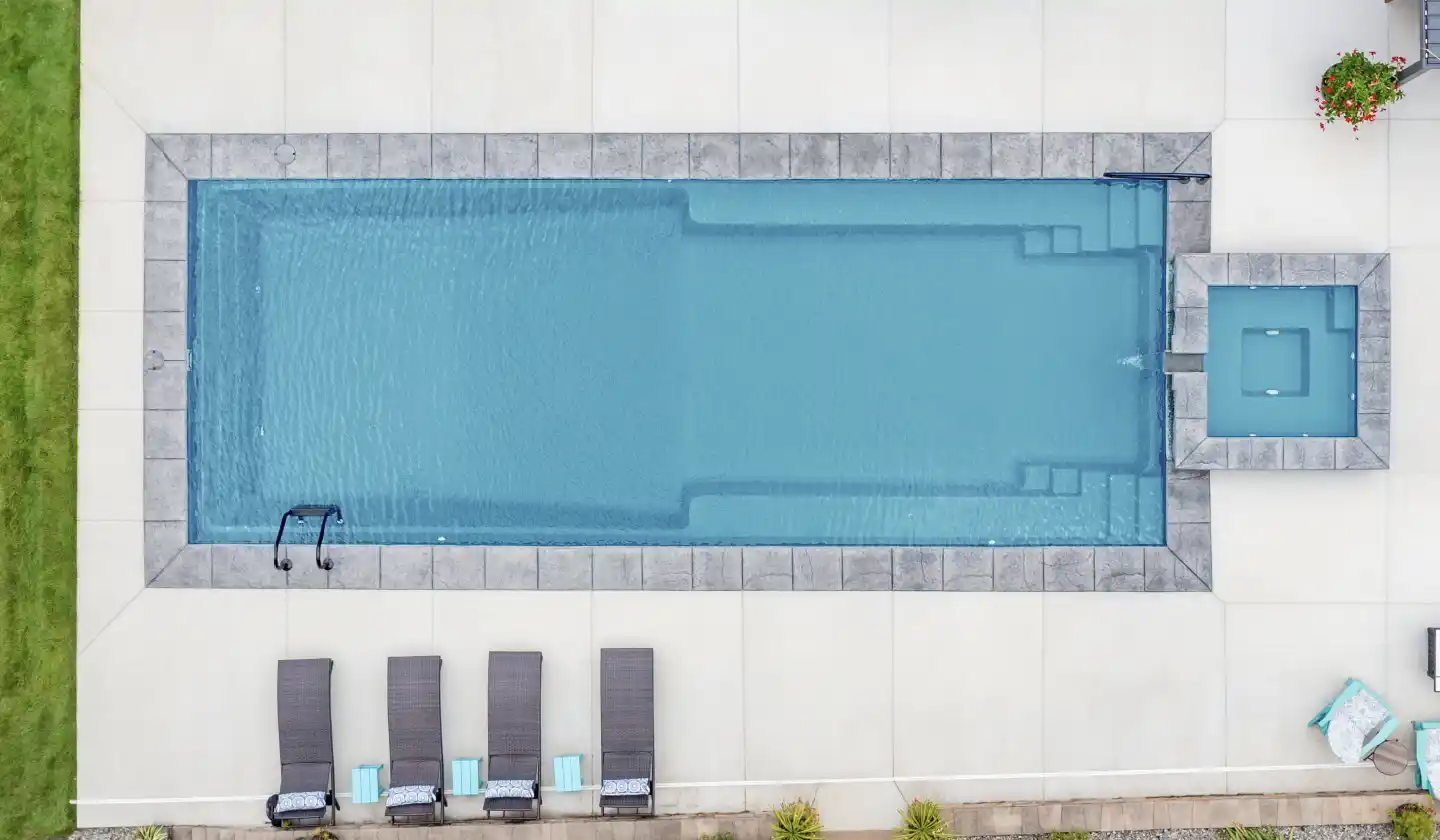The Infinity pool in Silver Grey