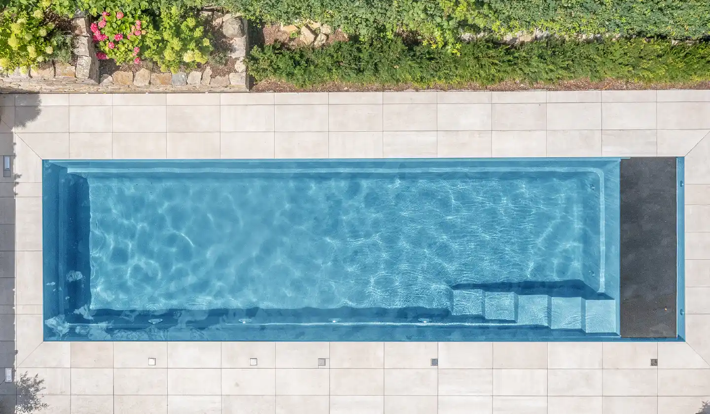 The Linear with Cover pool in Crystal Blue