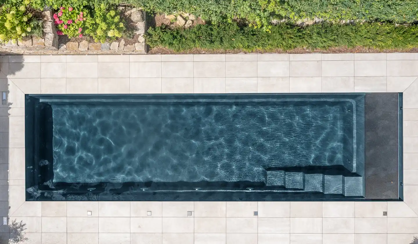 The Linear with Cover pool in Ebony Blue