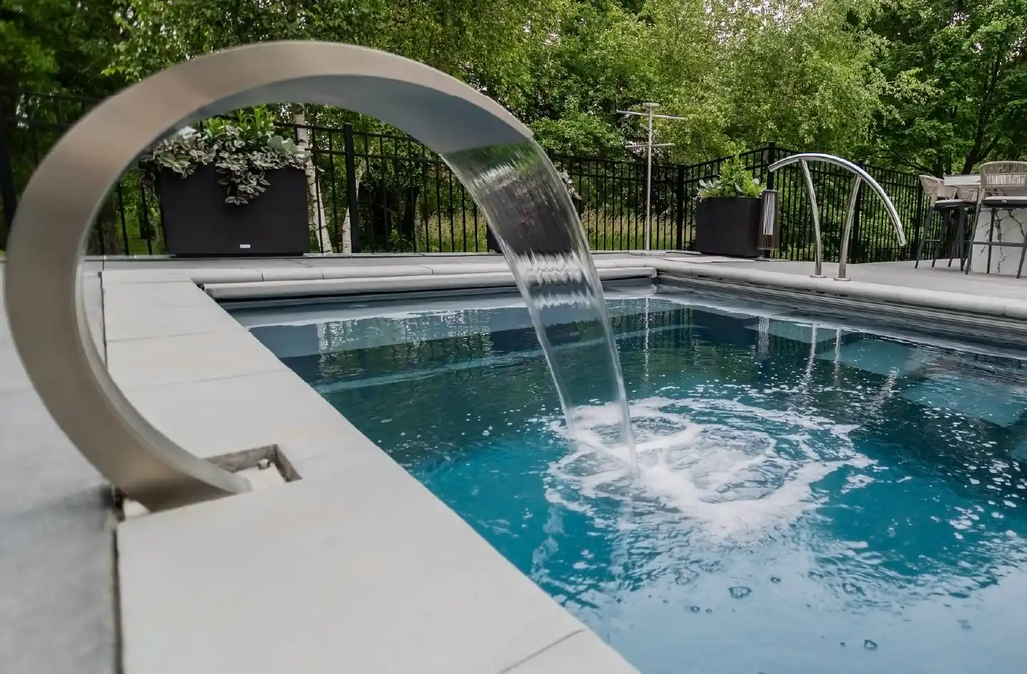 leisure-pools-large-pools1-lifestyle-personalize Composite Armour Fiber Closeup