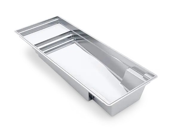 Angled view of The Pinnacle™ 40 fiberglass pool in 3D, showing its full-width splash deck, long swim area and deep-end swim-out benches.